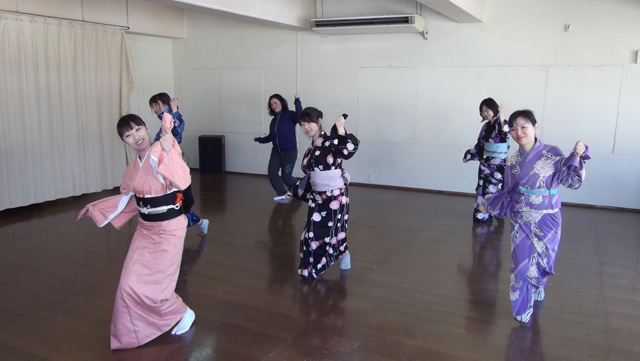 七々扇流 お稽古風景