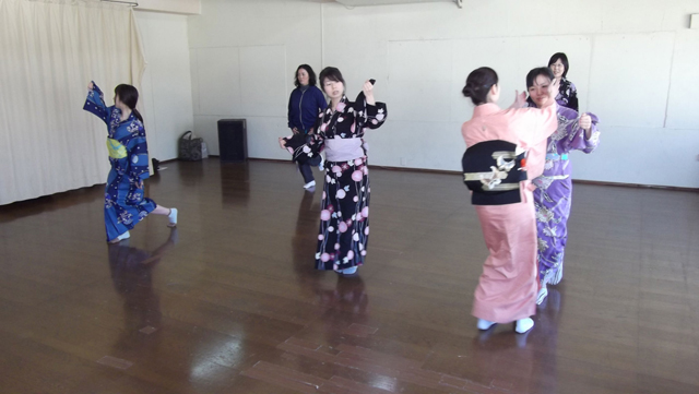 七々扇流 お稽古風景