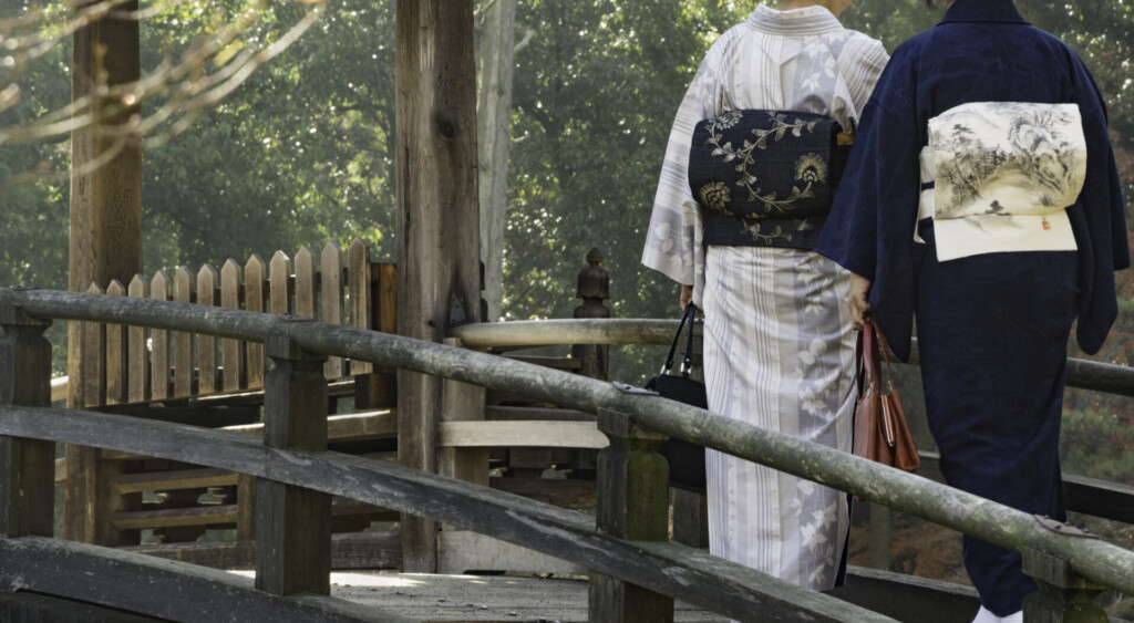 着物姿の女性の美しい立ち姿｜日本舞踊の稽古で身につく姿勢と所作