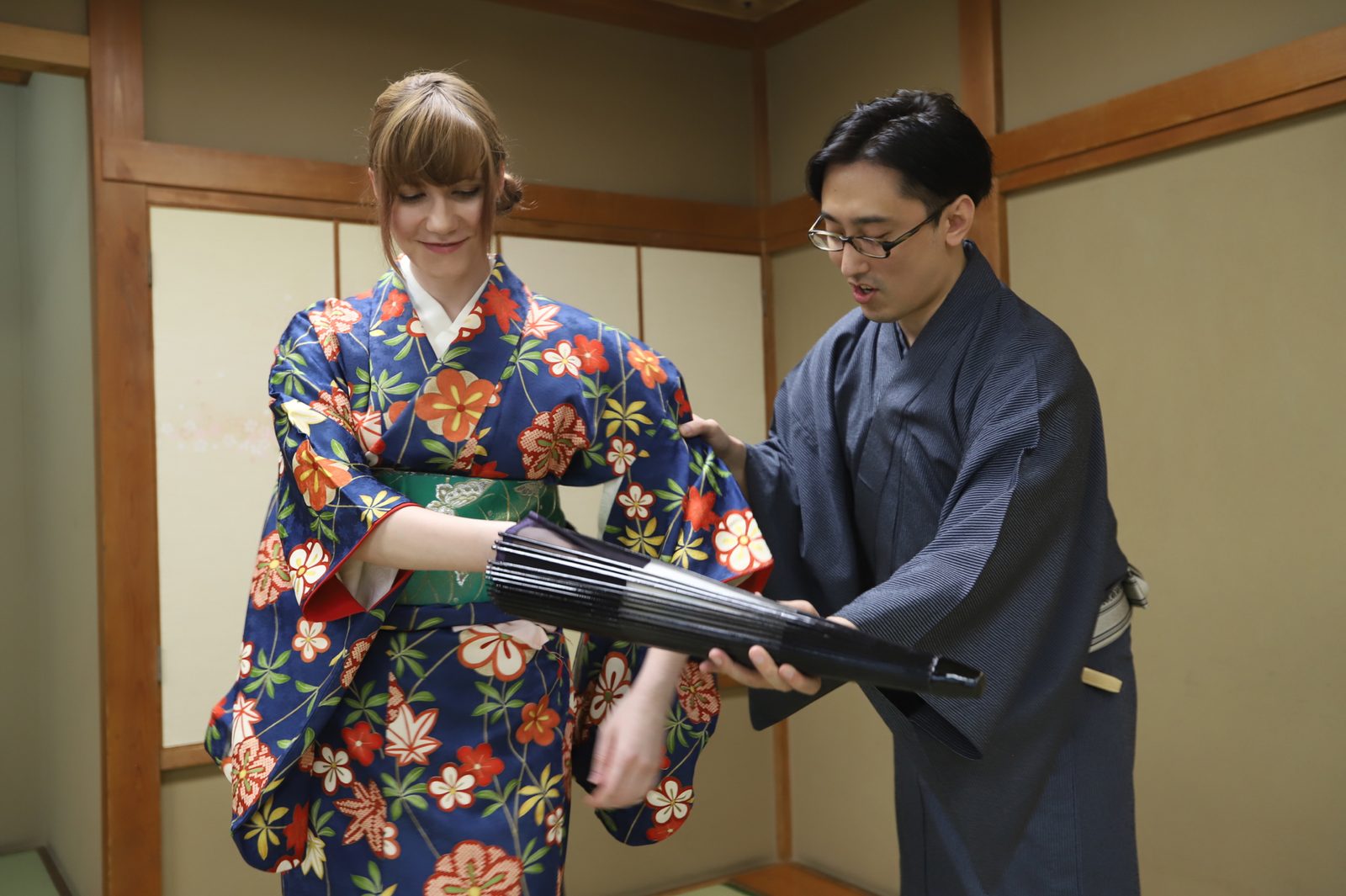和傘を使った日本舞踊の文化体験指導