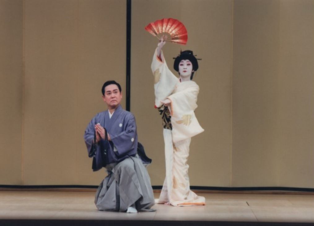七々扇流による古典舞踊「時雨西行」の舞台（四世家元 初代七々扇花瑞王・七々扇宇女美）