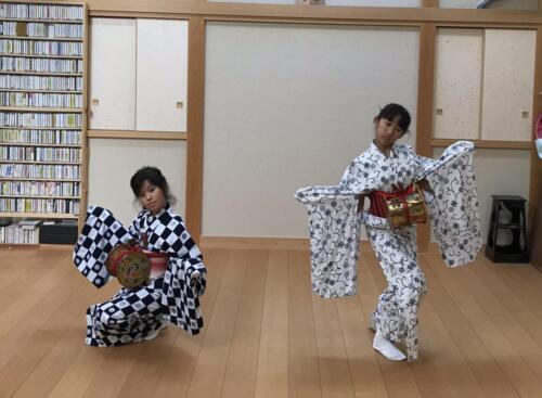 二人で踊るには揃えることが重要です